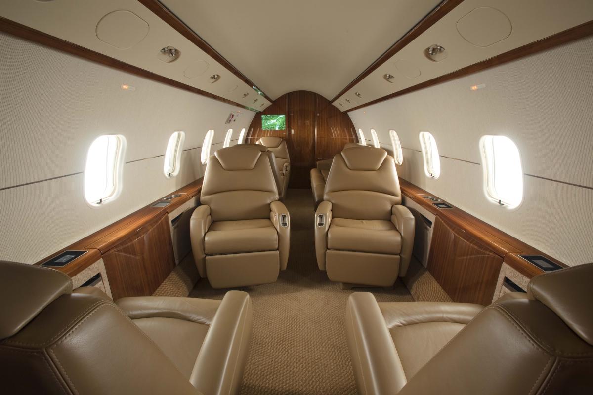Challenger 300 view for Palm Beach charter