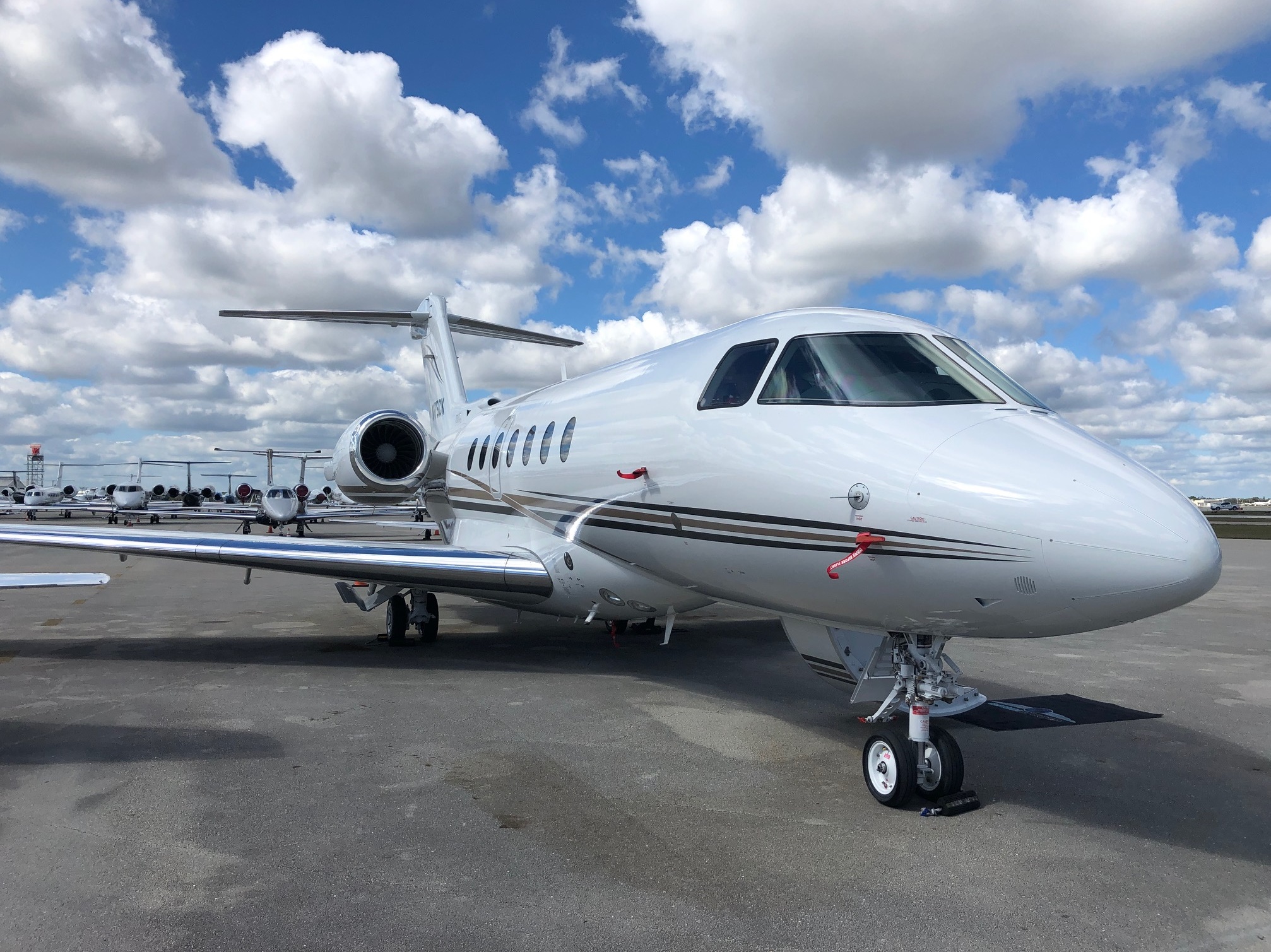 Hawker 4000 super midsize jet for Palm Beach charter