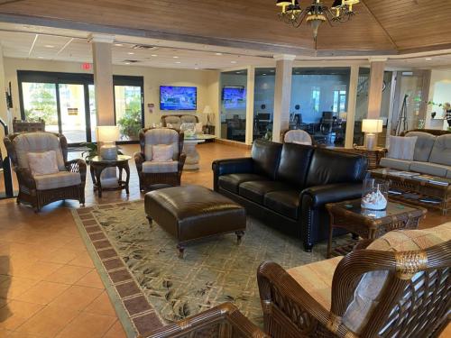 KPBI passenger lounge in FBO